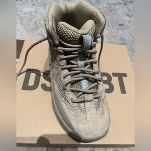 Yezzy DSRT BT